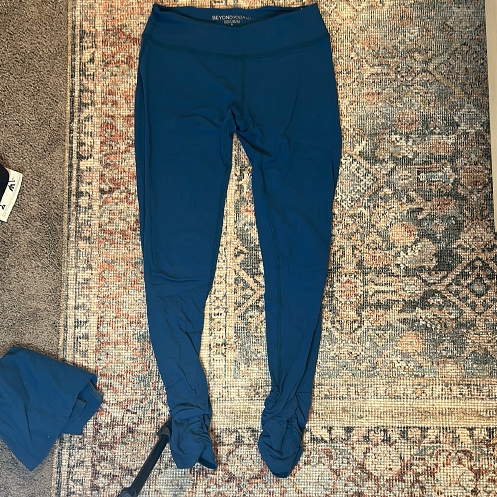 Beyond Yoga High-Waist Twisted Hem Leggings - Blue
